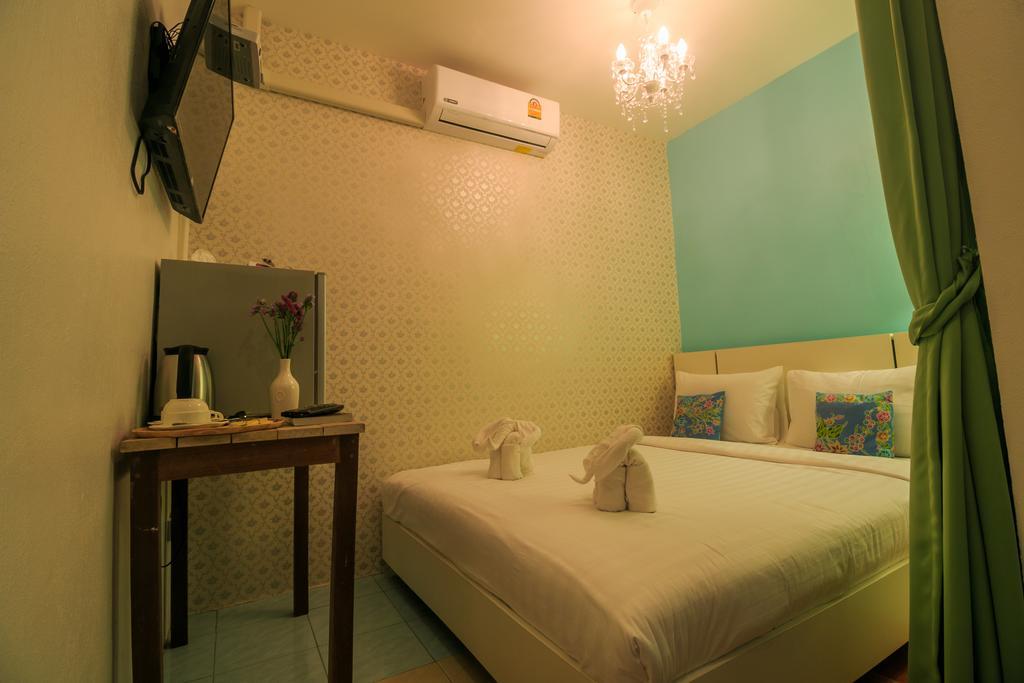 Frog House Bed & Breakfast (Adults Only) Patong Exterior photo